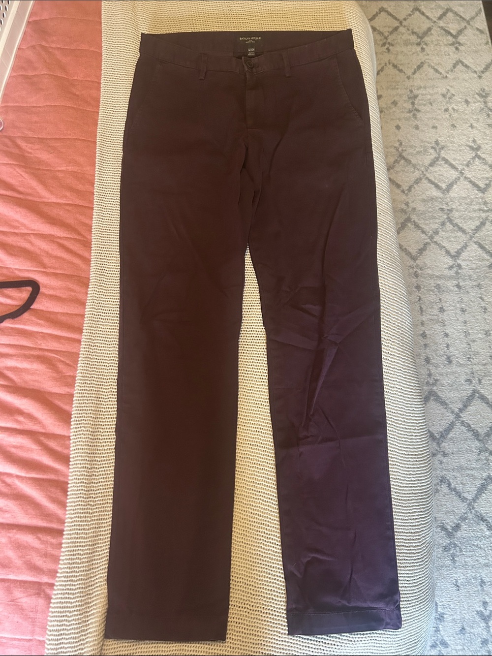 Banana Republic Men’s Dark Plum Chinos 32/34